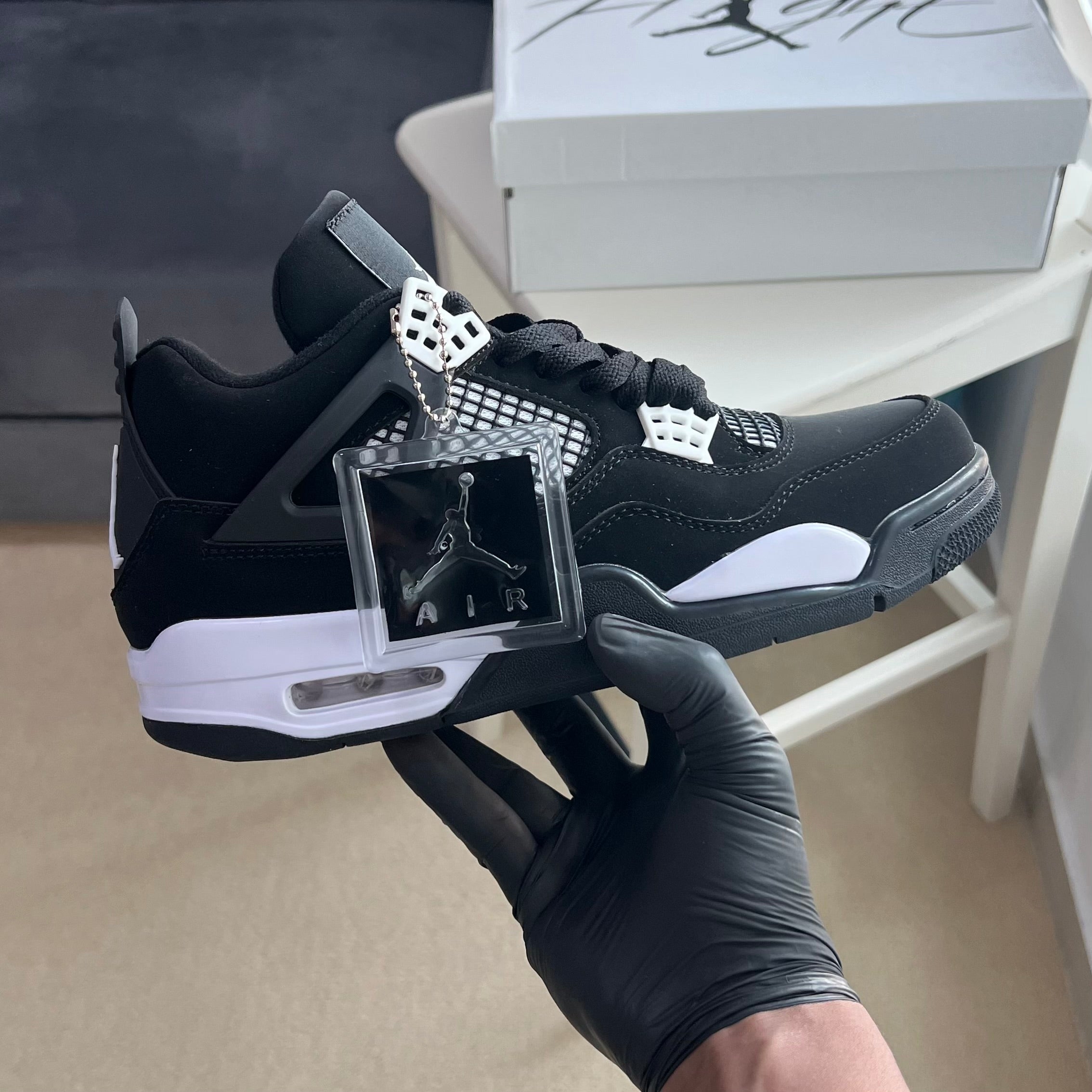 Air Jordan 4 Retro “White Thunder