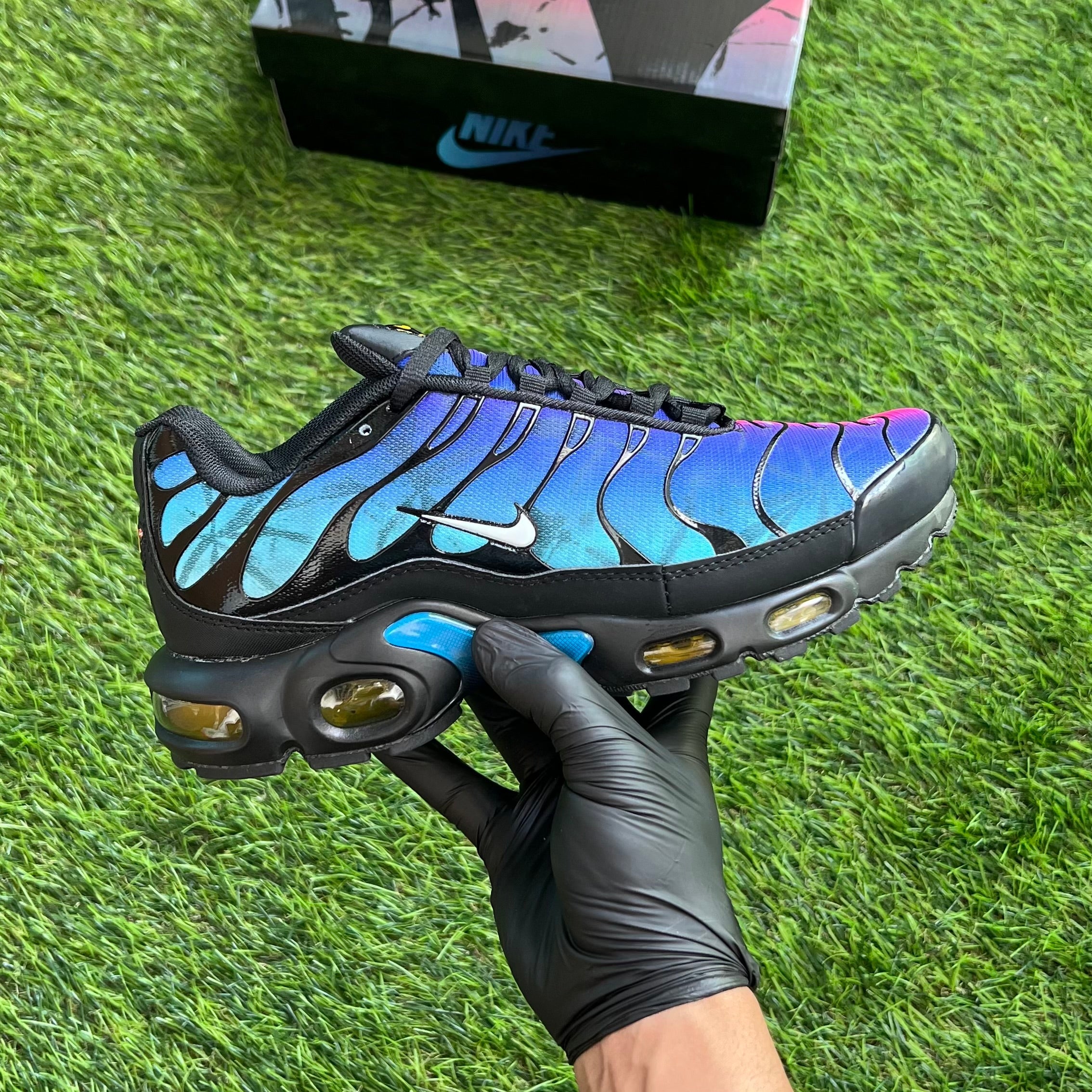 Nike Air Max Plus OG “Hyper Blue”