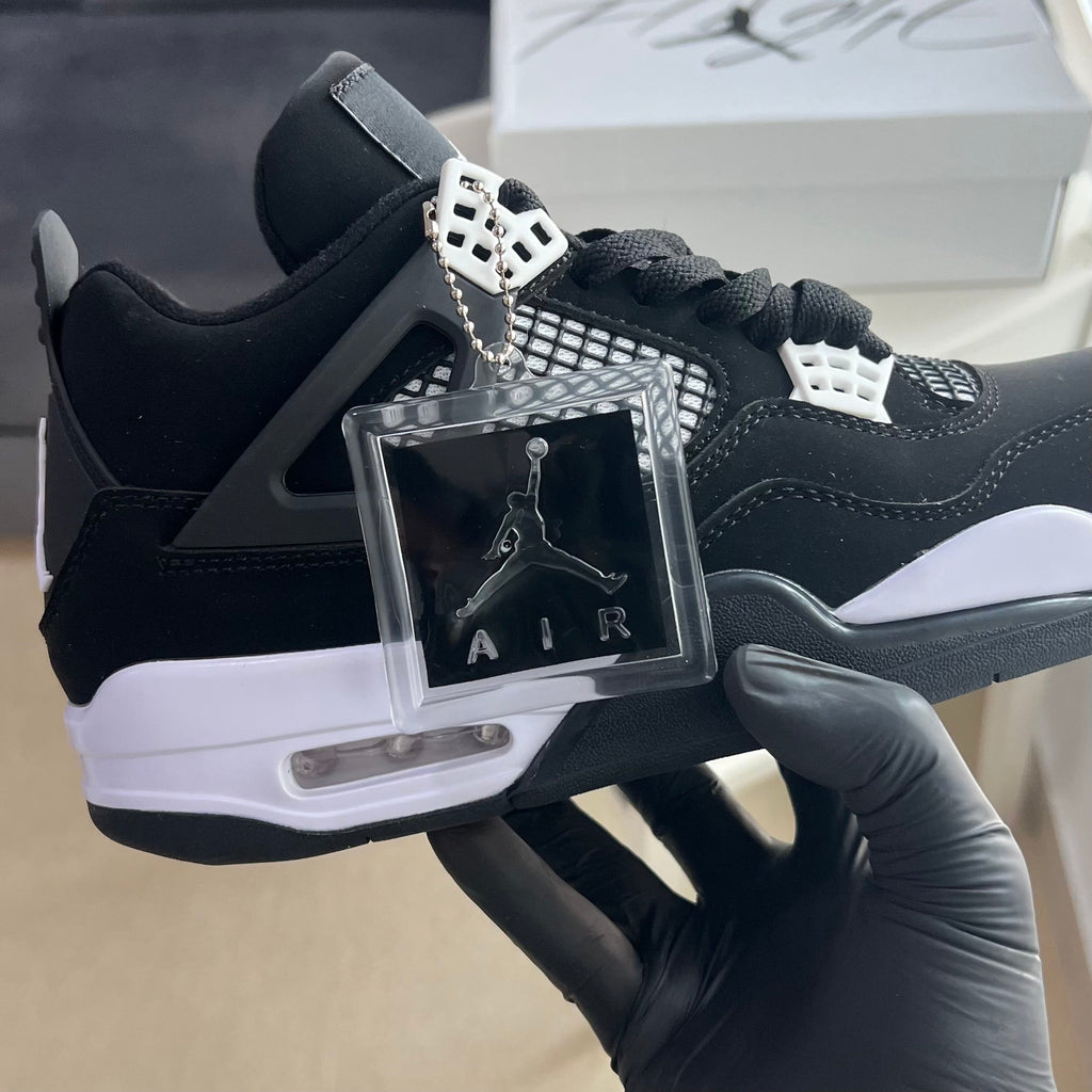 Air Jordan 4 Retro “White Thunder