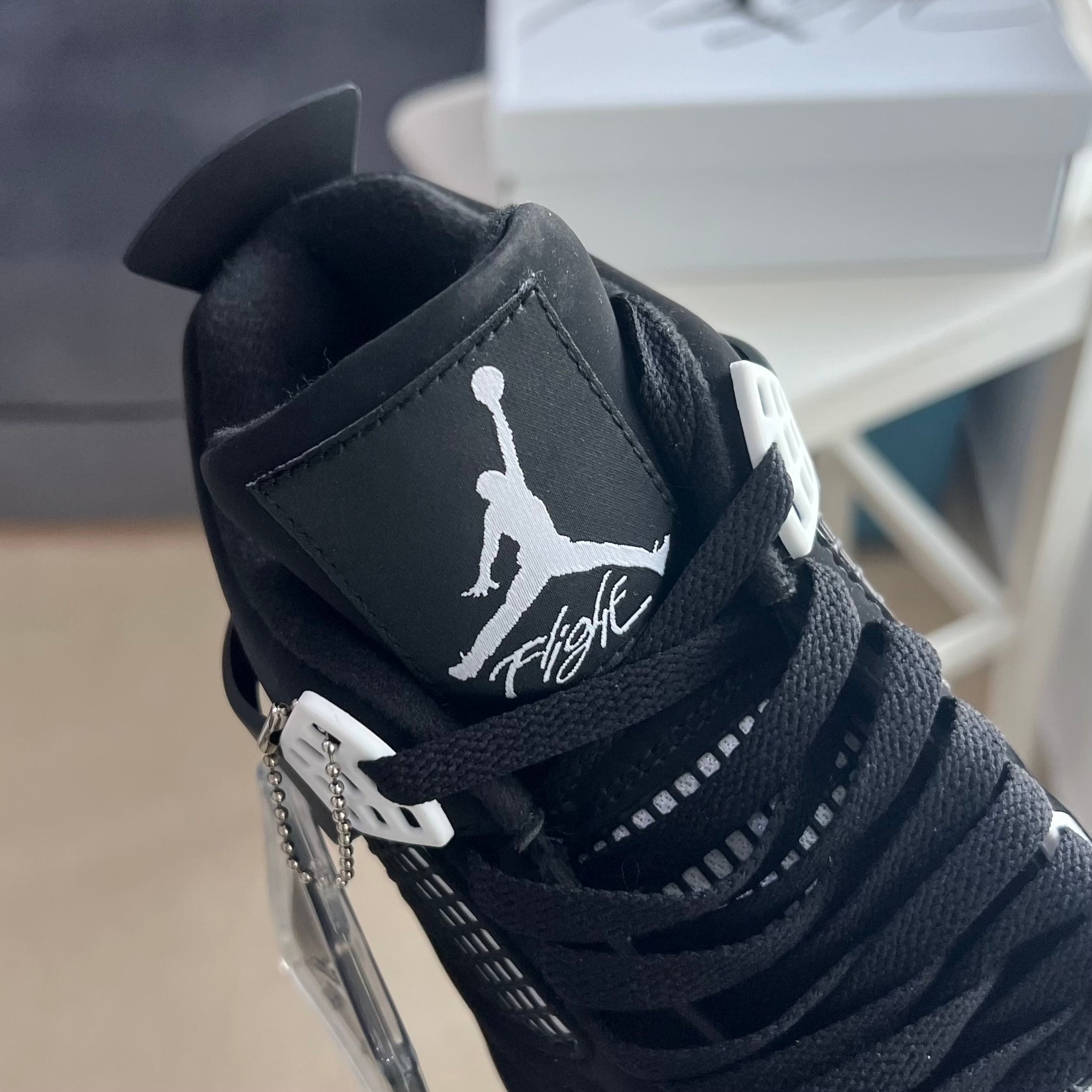 Air Jordan 4 Retro “White Thunder