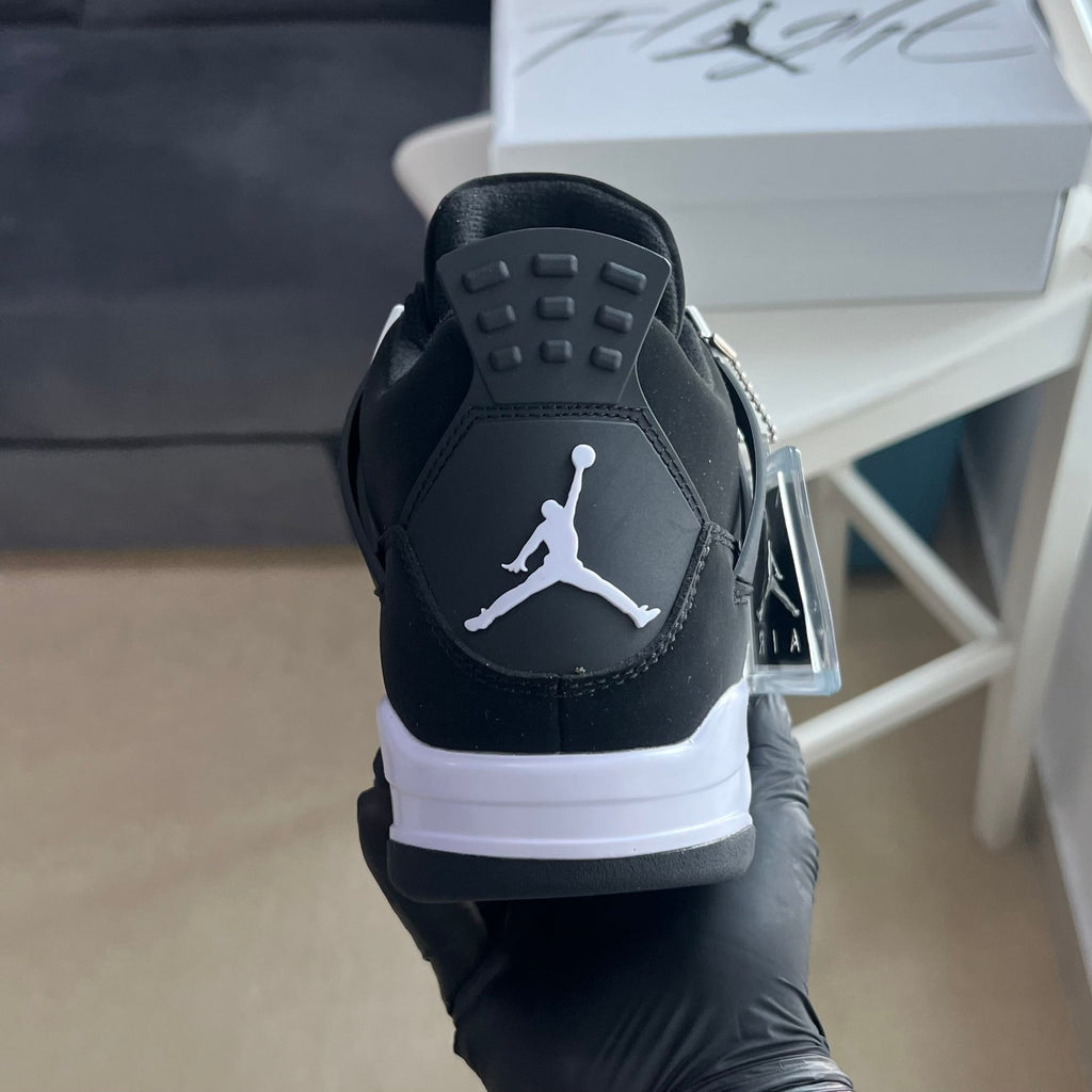 Air Jordan 4 Retro “White Thunder